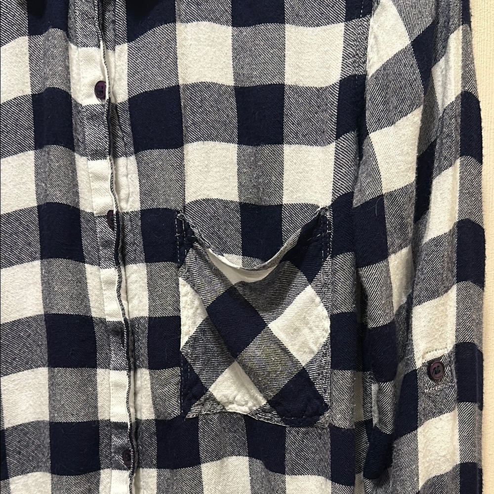 3/$15 FOREVER 21 Navy&White Checkered WOMENS Flannel Shirt Pocket Sz M - Picture 3 of 4